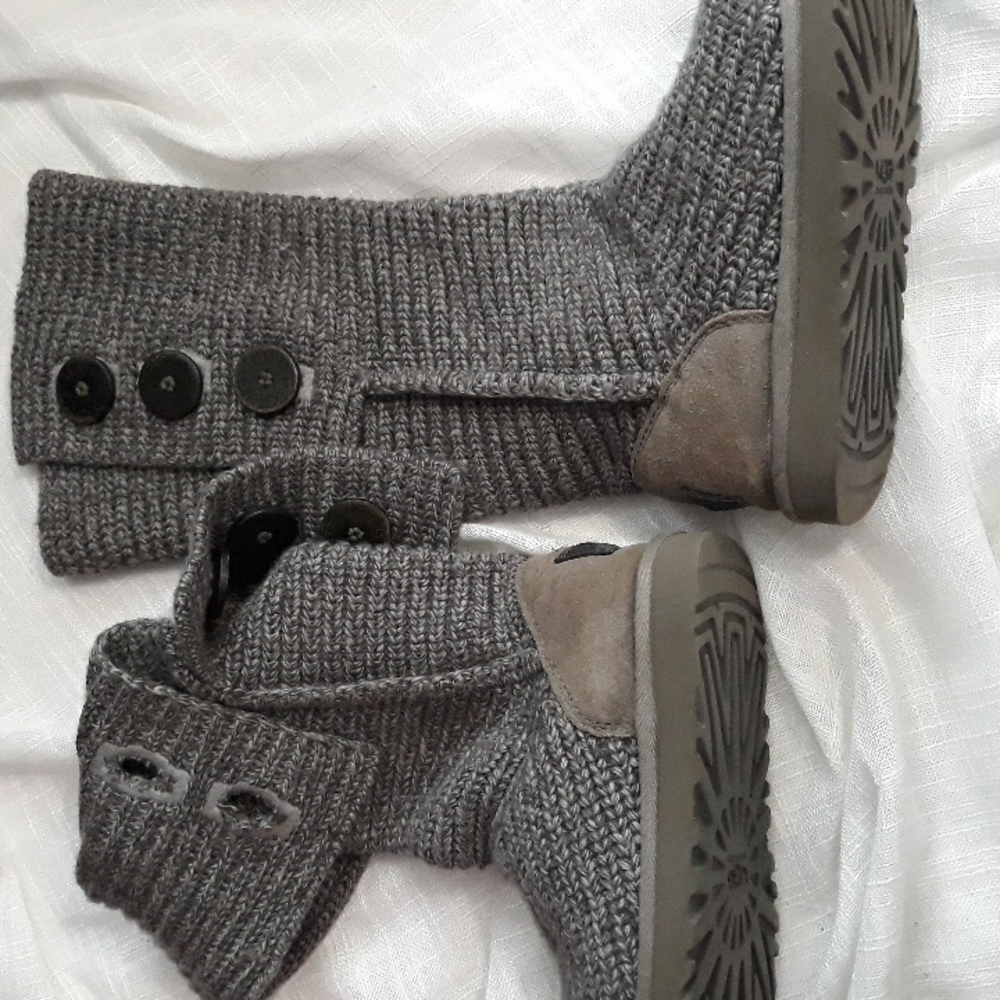 UGG womens grey shearling and knitted wool calf boots. Size 7